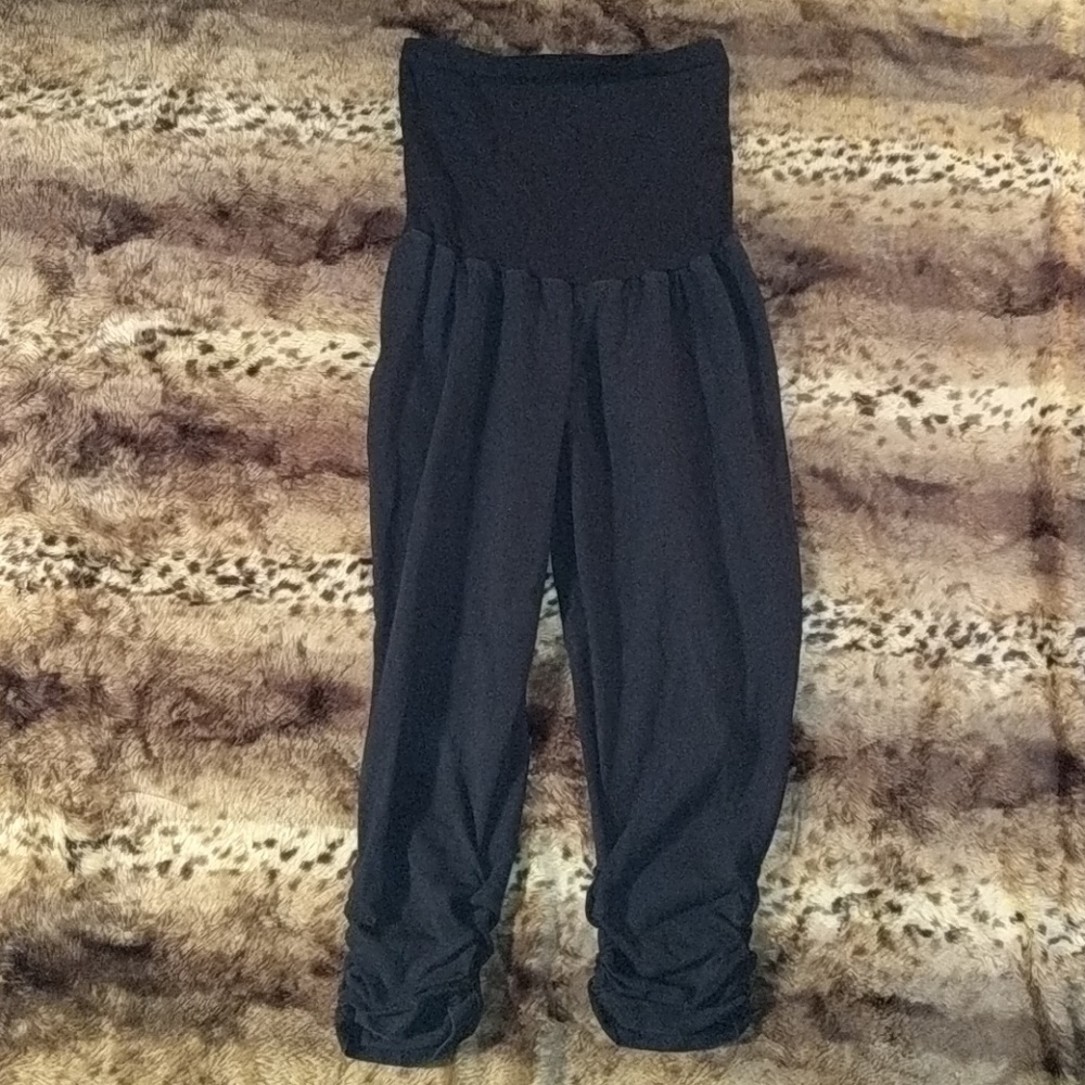 Maternity capri pants